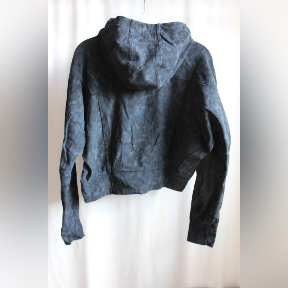 Athleta, Farallon Printed Sweatshirt, Stratum Camo Navy, Size: XS. - Picture 2 of 5